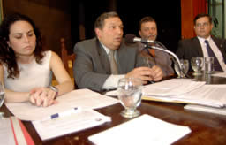 Osvaldo Bassano, titular de ADDUC, durante la reunión en Catamarca. Fuente: Diario El Ancasti.