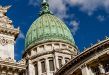 EL DNU Y LA REPUBLICA DEMOCRATICA EN RIESGO