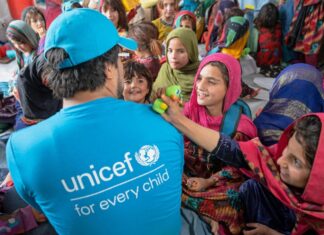 ADDUC logró que $150 millones de un juicio contra Banco Santander se destinen a UNICEF